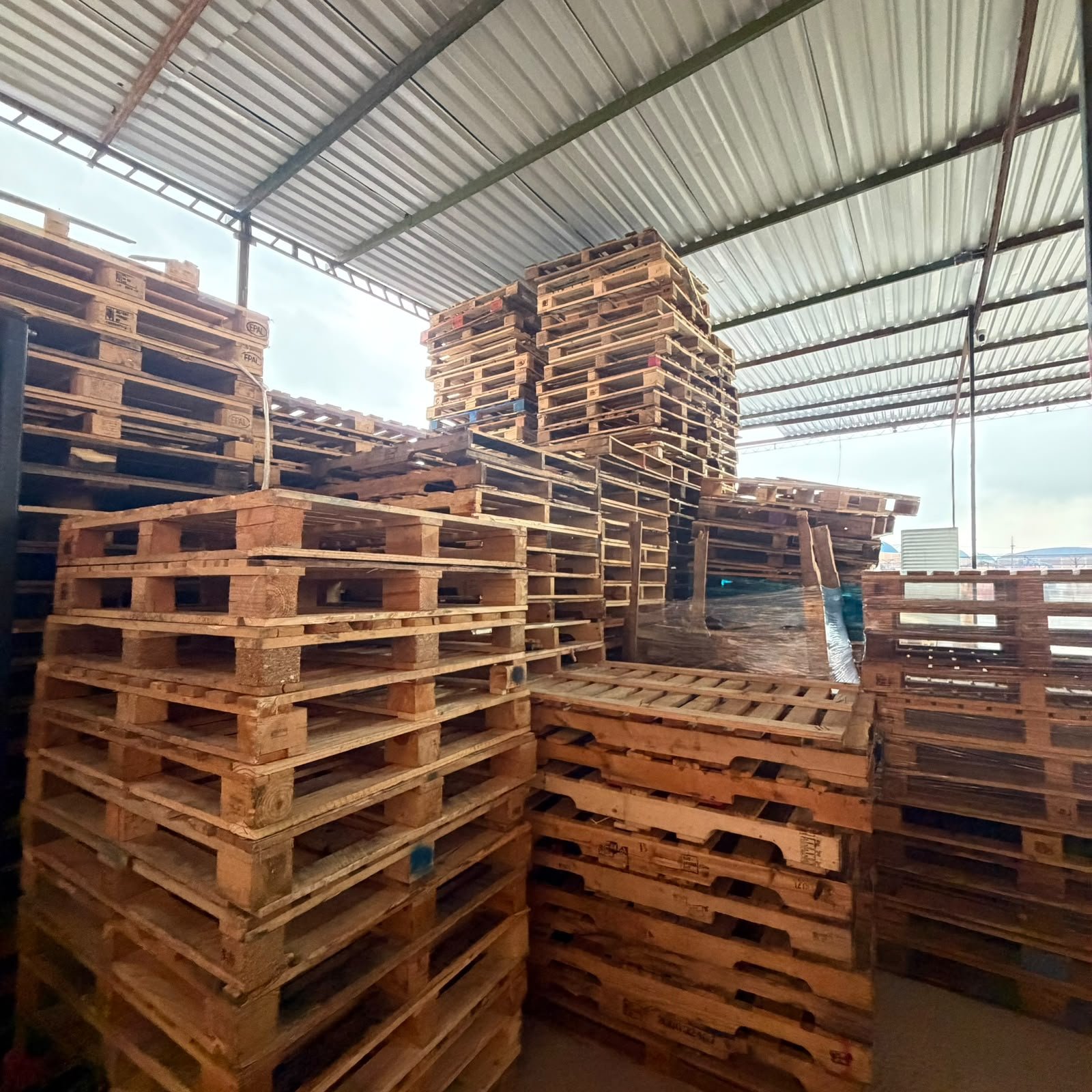 Lotes de estibas de segundo uso Jaraba